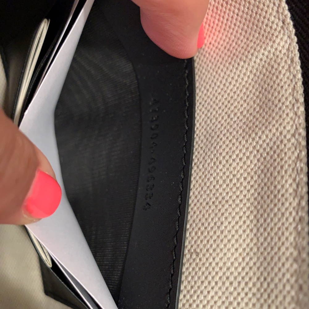 COPY - Gucci pouch - Picture 3 of 11